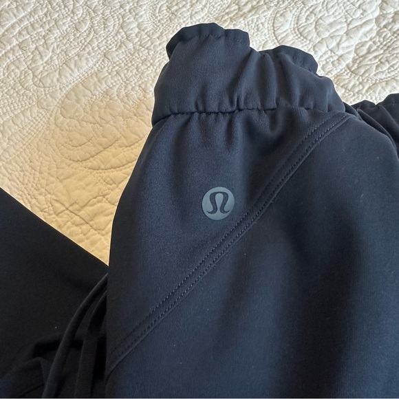 Lululemon Size 8 Stretch High Rise 7/8 Length Pant 25" True Navy - Picture 7 of 9